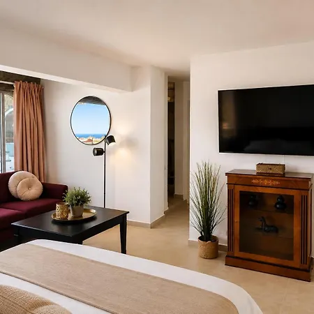Bella Vista - 4 Bedrooms, Private Pool, Ocean View Βίλα